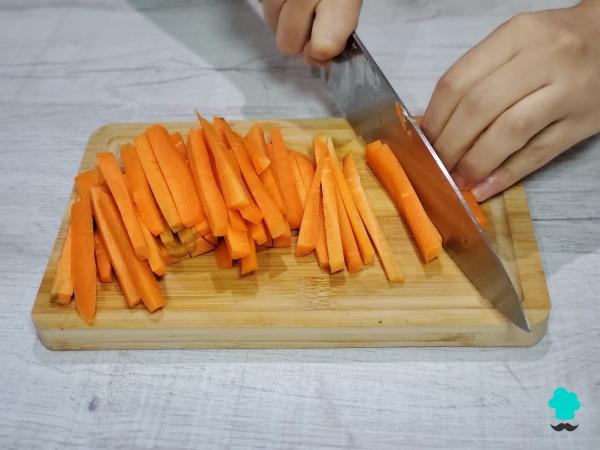Recette Pad Thai au poulet et légumes : pour préparer facilement le célèbre plat thaïlandais à la maison - Étape 1