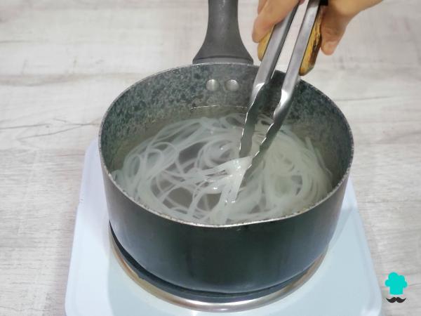 Recette Pad Thai au poulet et légumes : pour préparer facilement le célèbre plat thaïlandais à la maison - Étape 4