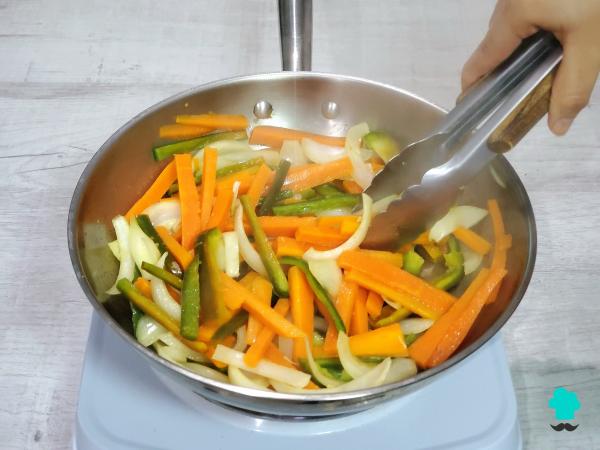 Recette Pad Thai au poulet et légumes : pour préparer facilement le célèbre plat thaïlandais à la maison - Étape 8
