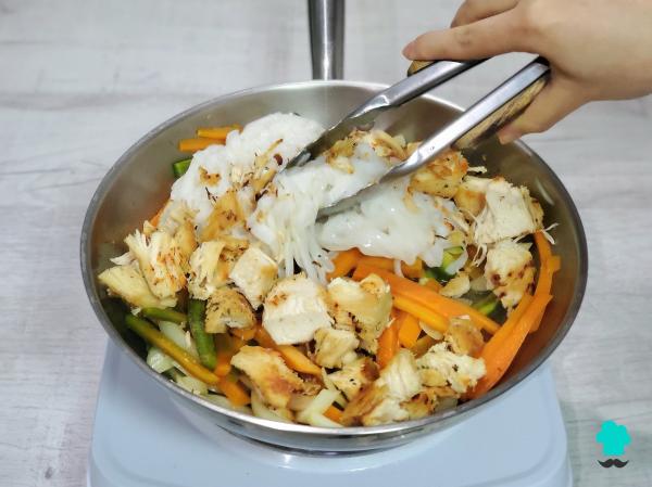 Recette Pad Thai au poulet et légumes : pour préparer facilement le célèbre plat thaïlandais à la maison - Étape 9