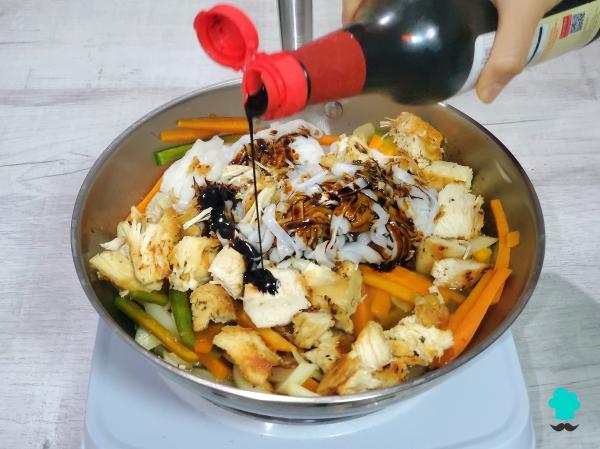 Recette Pad Thai au poulet et légumes : pour préparer facilement le célèbre plat thaïlandais à la maison - Étape 10