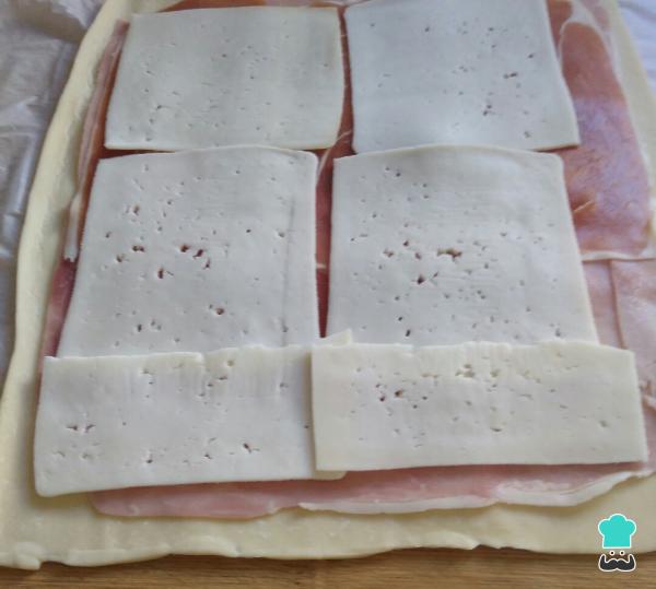Recette de Pâte feuilletée au jambon Serrano et fromage - Étape 3