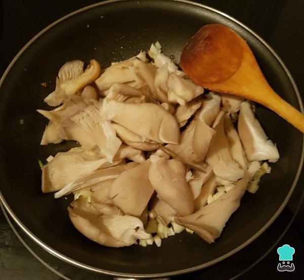 Recette de Champignons à l'Ail et Crevettes - Étape 2