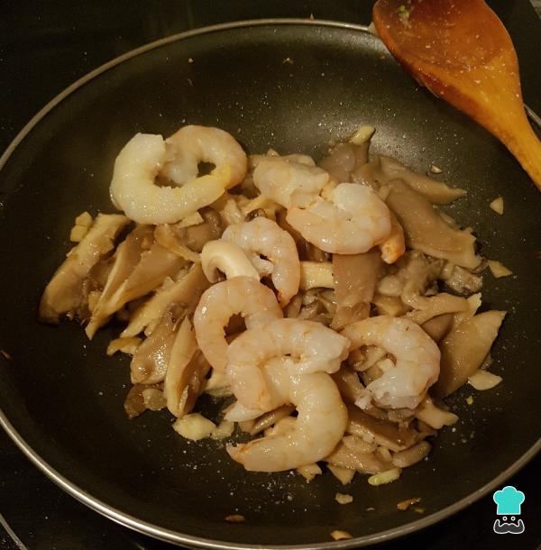 Recette de Champignons à l'ail et aux crevettes - Étape 4