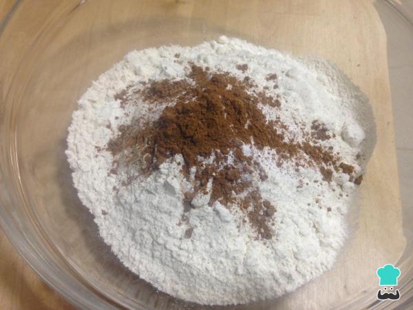 Recette de Gâteau aux Noix et à la Vanille avec Glaçage - Étape 2