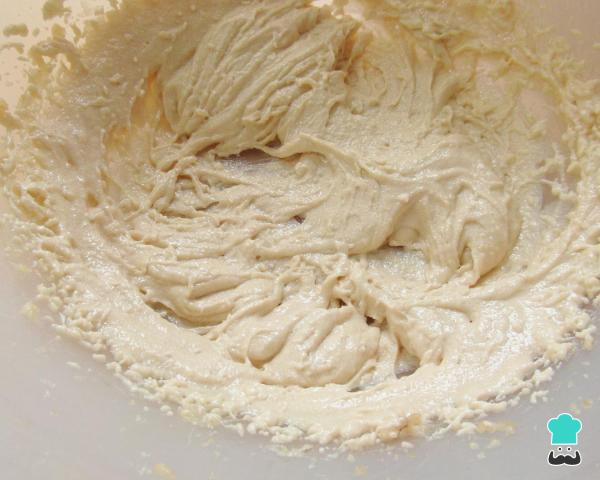 Recette de Gâteau aux noix et à la vanille avec glaçage - Étape 1