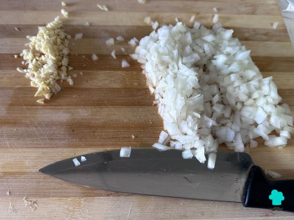 Recette de Merlu aux petits pois et pommes de terre : un ragoût maison simple, économique et réconfortant - Étape 2