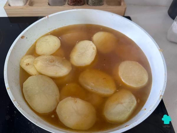 Recette de Merlu aux petits pois et pommes de terre : un ragoût maison simple, économique et réconfortant - Étape 8