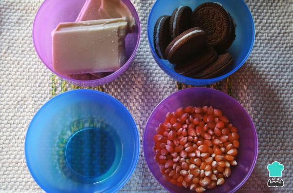 Recette de pop-corn Oreo et chocolat blanc - Étape 1