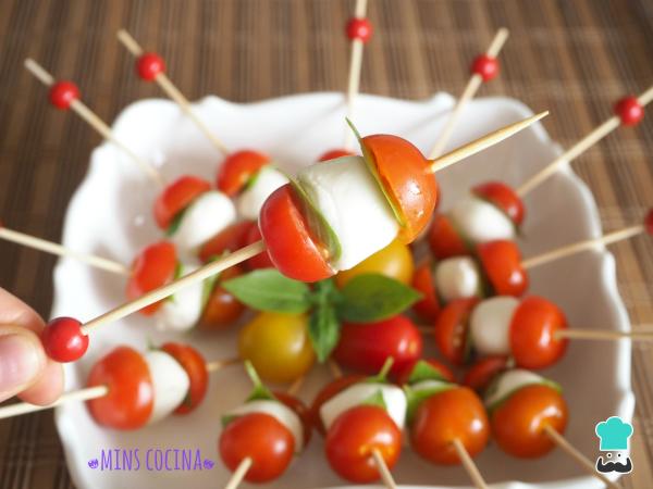 Recette Brochettes de tomates cerises, fromage et basilic - Étape 4