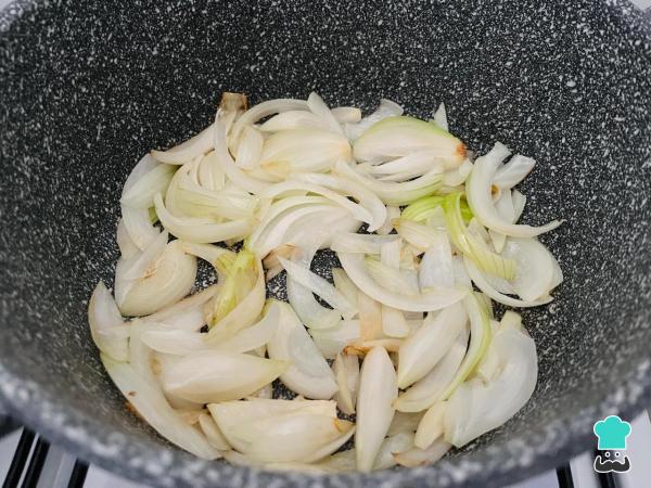 Recette de Peceto en cocotte avec oignon - Étape 2