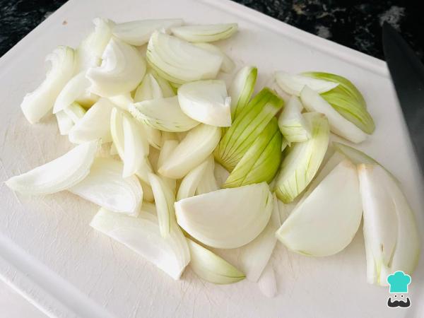 Recette de Peceto en cocotte avec oignon - Étape 1