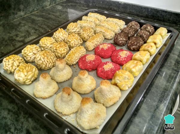 Recette de Panellets de Pommes de Terre Assortis - Pignons de pin, amandes, chocolat, noix de coco et fraise ! - Étape 5