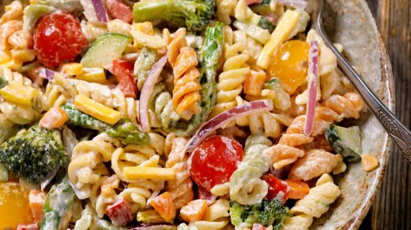 Alberto Ugarte, nutritionniste : « Le dîner le plus rapide et le plus sain n'est pas la salade habituelle mais cette recette avec des pâtes croquantes, des légumes et du parmesan » - Une recette simple qui ajoute des légumes, des fibres et des protéines dans un seul plat