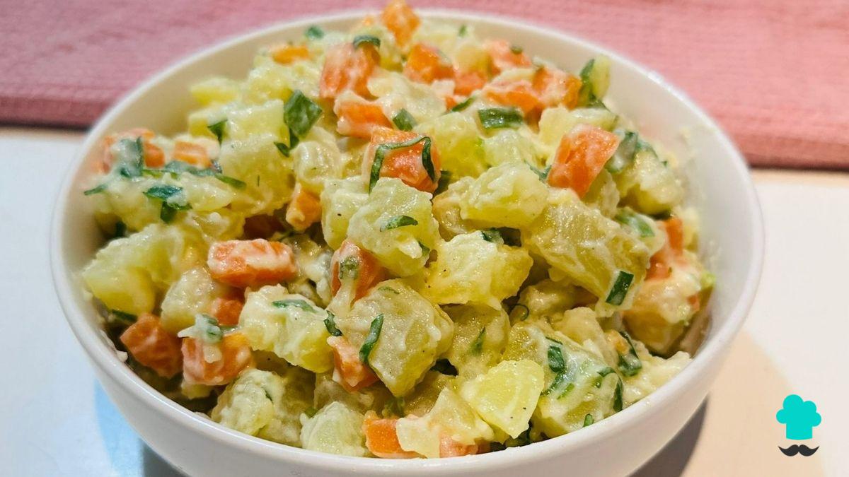 Recette Papas mayo : la salade de pommes de terre chilienne classique avec de la mayonnaise qui accompagne les rôtis