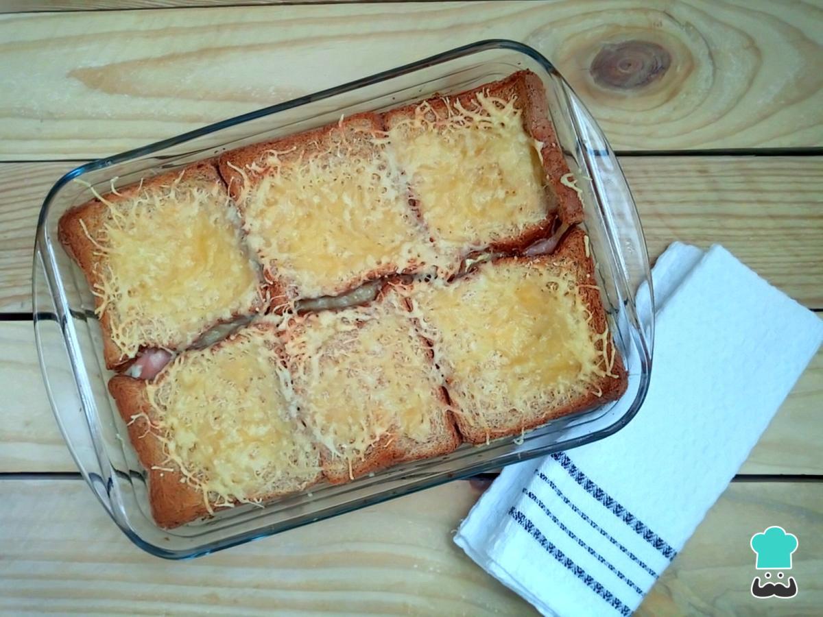 Recette de Gâteau de pain de mie au jambon d'York et fromage cuit au four