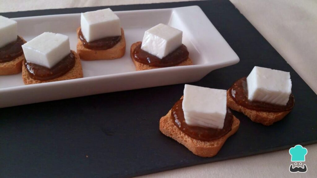 Recette de canapés au chèvre et à la confiture de figues