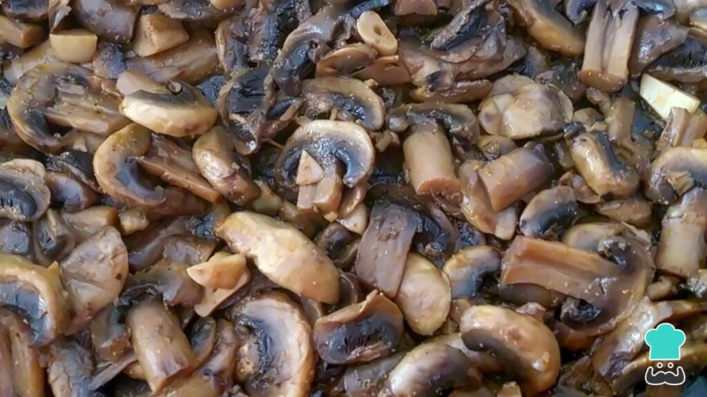 Recette de champignons à l'ail et au vin blanc