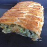 Recette de feuilleté aux poireaux, chèvre, courgettes et crevettes
