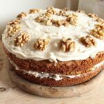 Recette de gâteau aux noix et à la vanille avec garniture