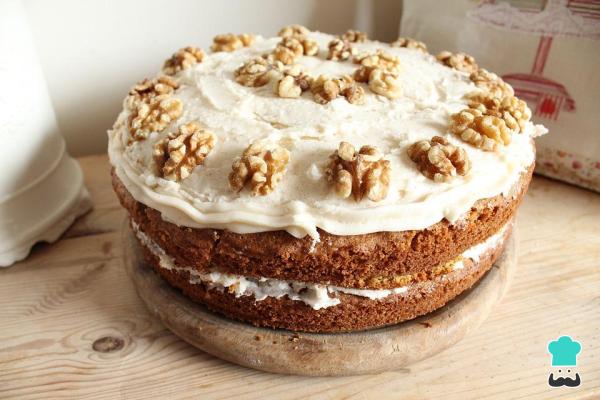 Recette de gâteau aux noix et à la vanille avec garniture