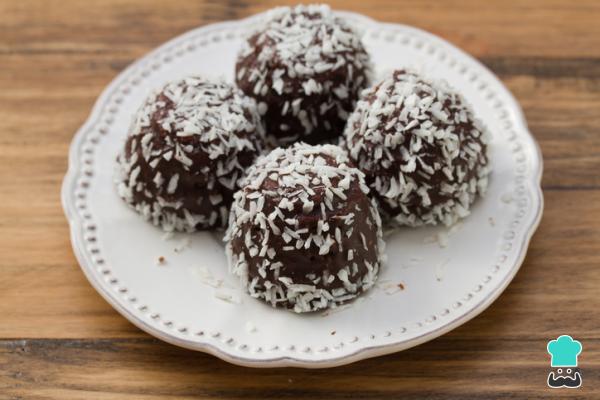 Recette de panellets de noix de coco et de chocolat