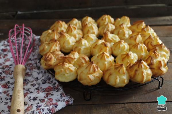 Recette de pâte à choux parfaite pour les profiteroles/bombas/lionesases