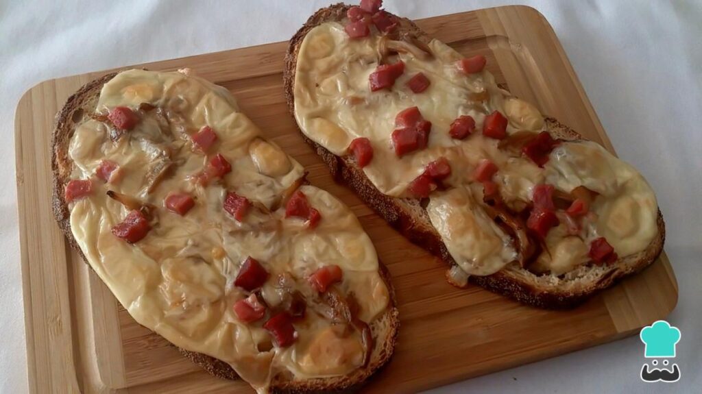 Recette de toasts au jambon et au fromage au four