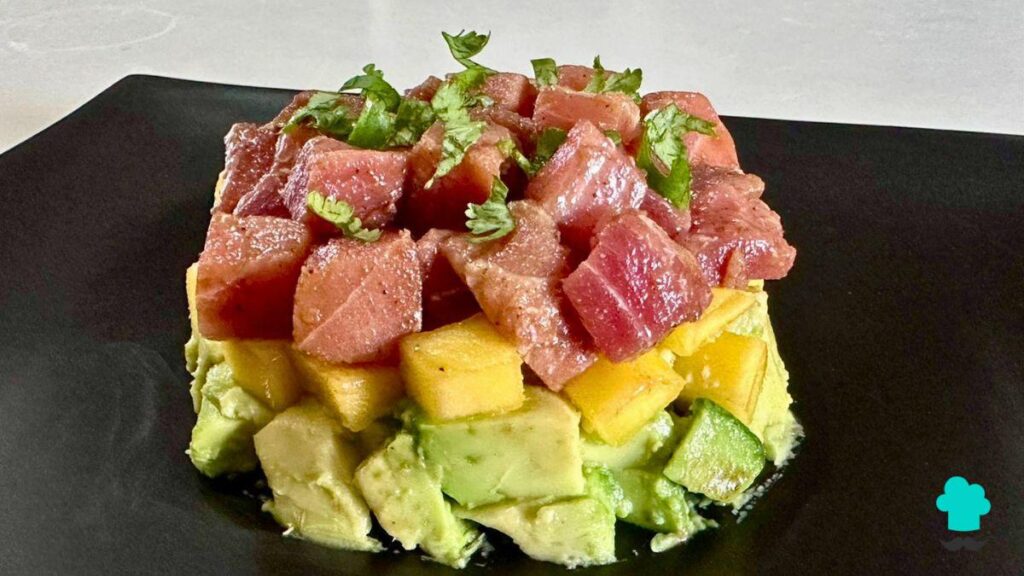 Recette du Tartare de Thon à l'Avocat et à la Mangue : le plat élégant et facile que vous pouvez préparer en quelques minutes seulement