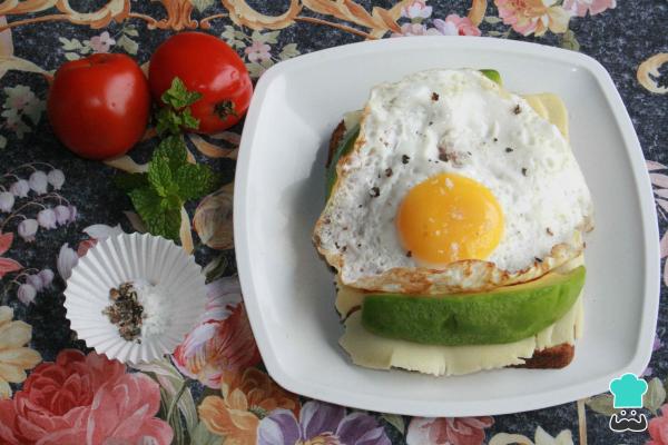 Recette de Sandwich aux œufs et à l'avocat - Étape 6