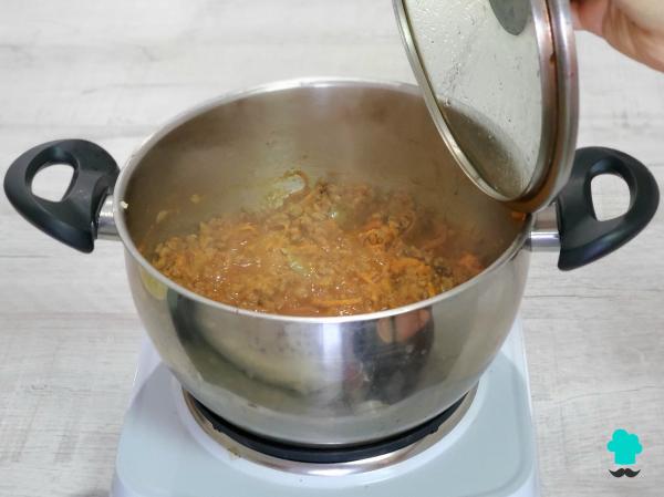 Recette de tarte à la viande et aux pommes de terre de grand-mère : facile, savoureuse et avec une irrésistible couche de fromage - Étape 4