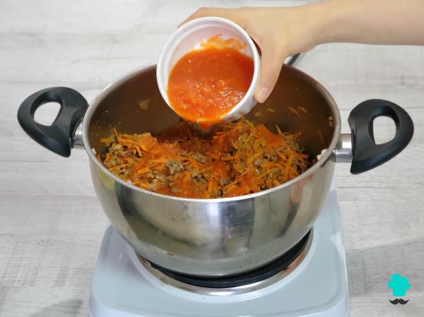Recette de tarte à la viande et aux pommes de terre de grand-mère : facile, savoureuse et avec une irrésistible couche de fromage - Étape 3