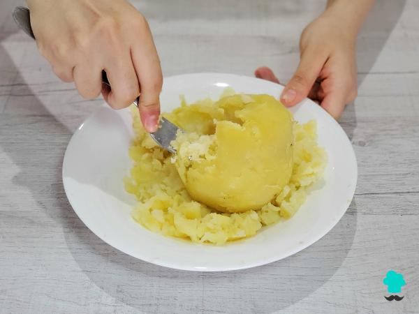 Recette de tarte à la viande et aux pommes de terre de grand-mère : facile, savoureuse et avec une irrésistible couche de fromage - Étape 7