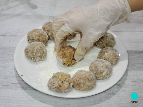 Recette de boulettes de poulet à la sauce espagnole : juteuses, tendres et parfaites pour tremper du pain - Étape 3