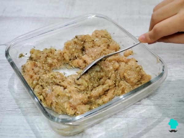 Recette de boulettes de poulet à la sauce espagnole : juteuses, tendres et parfaites pour tremper du pain - Étape 2