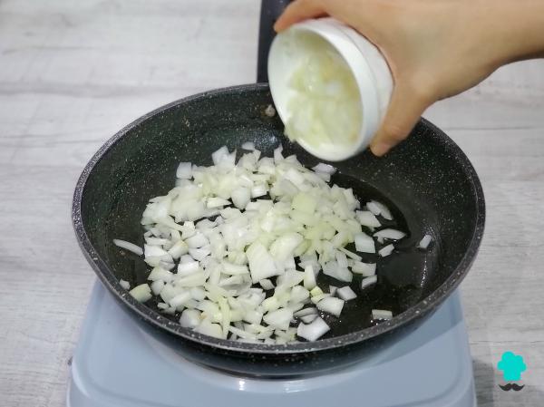 Recette de boulettes de poulet à la sauce espagnole : juteuses, tendres et parfaites pour tremper du pain - Étape 5