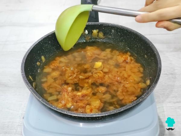 Recette de boulettes de poulet à la sauce espagnole : juteuses, tendres et parfaites pour tremper du pain - Étape 7