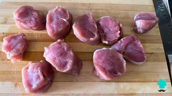 Recette de Filet de Porc au Poivre Vert : juteux et avec une sauce très crémeuse - Étape 1
