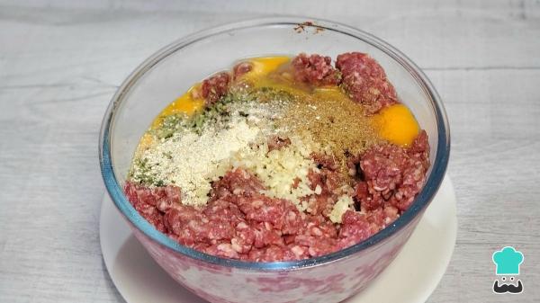 Recette de steaks russes de grand-mère : le secret pour être toujours dorés et extra juteux - Étape 2