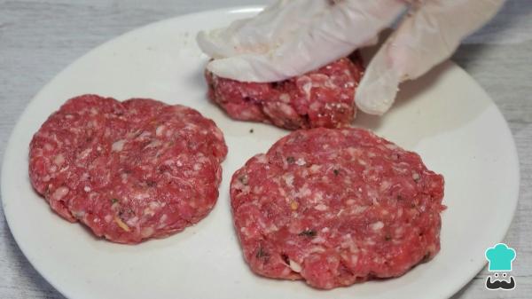 Recette de steaks russes de grand-mère : le secret pour être toujours dorés et extra juteux - Étape 3