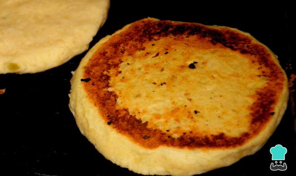Recette d'arepas aux pommes de terre et au fromage - Étape 8