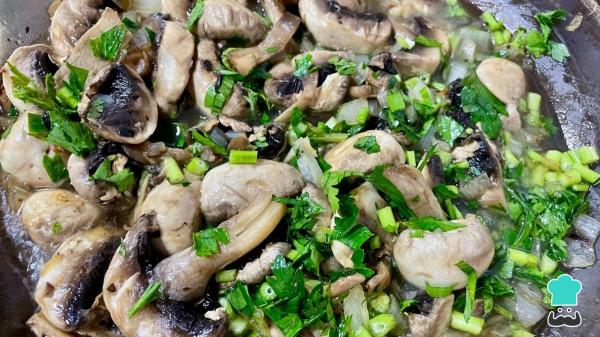 Recette de Filet de Porc aux Champignons et Vin Blanc - Étape 3