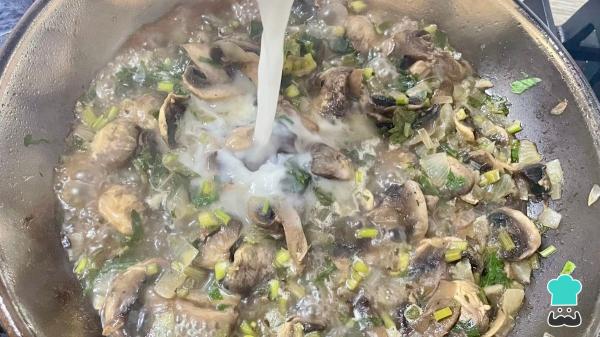 Recette de Filet de Porc aux Champignons et Vin Blanc - Étape 4