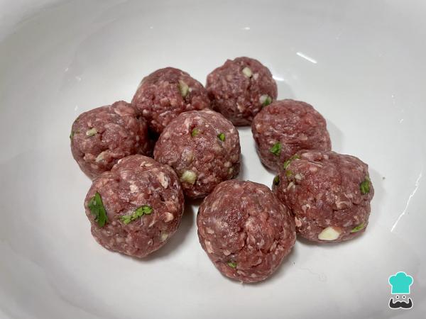 Recette de Boulettes de Viande à la Sauce Verte - Étape 2
