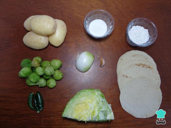 Recette de Tacos aux pommes de terre dorées et sauce tomate - Étape 1