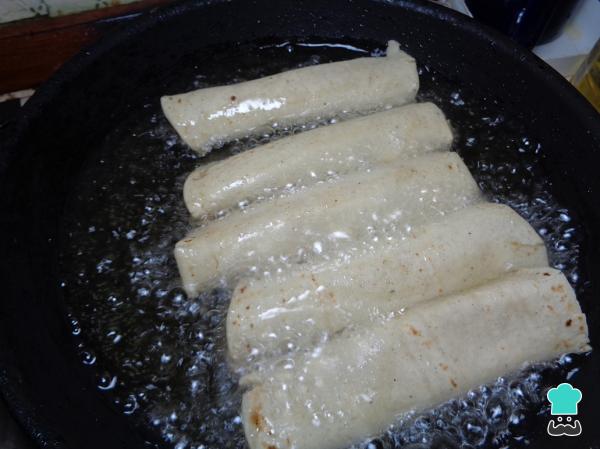 Recette de Tacos aux pommes de terre dorées et sauce tomate - Étape 7