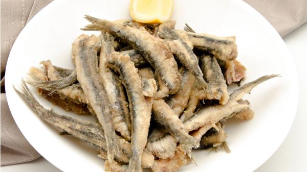 Dani García, chef : « Les anchois frits les plus croustillants sont marinés pendant 10 minutes avec du citron et dragués humidement dans la farine » - C'est ainsi que Dani García obtient les anchois frits les plus croustillants