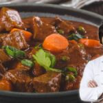 Jordi Cruz, chef : « Le ragoût de viande le plus savoureux n'est pas fait avec de l'eau, il contient 500 ml de vin rouge et 2 litres de bouillon de viande »
