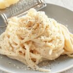 La recette des pâtes cacio e pepe les plus crémeuses est composée de seulement 3 ingrédients et ne contient pas de crème