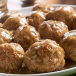Les boulettes de viande seront beaucoup plus juteuses si vous arrêtez d'utiliser de la chapelure : l'astuce des grands-mères que les chefs récupèrent